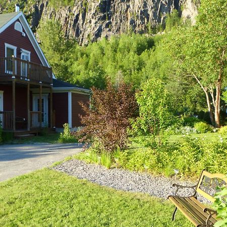 B&B Les Deux Pignons Petit-Saguenay Esterno foto