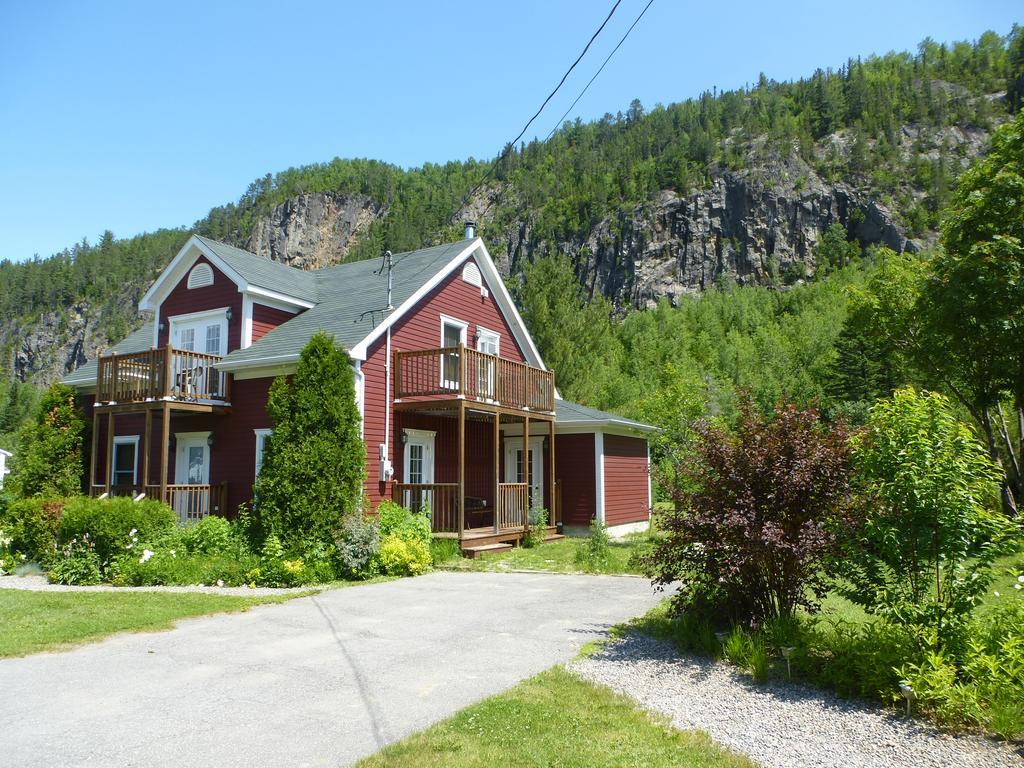 B&B Les Deux Pignons Petit-Saguenay Esterno foto