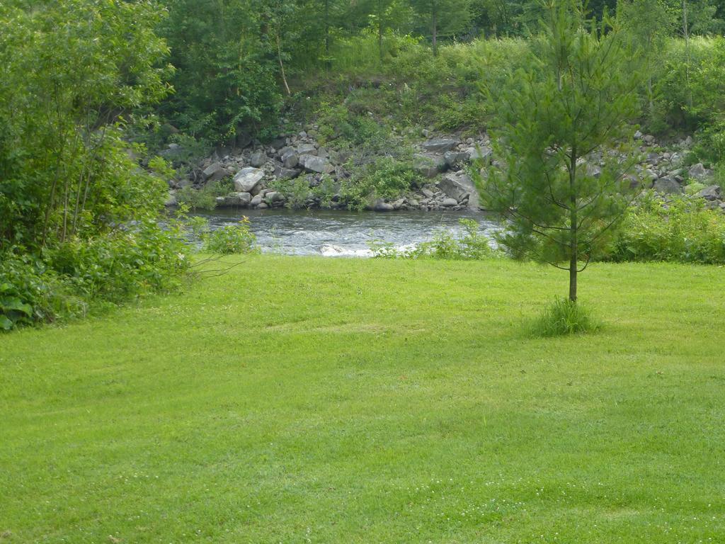 B&B Les Deux Pignons Petit-Saguenay Esterno foto