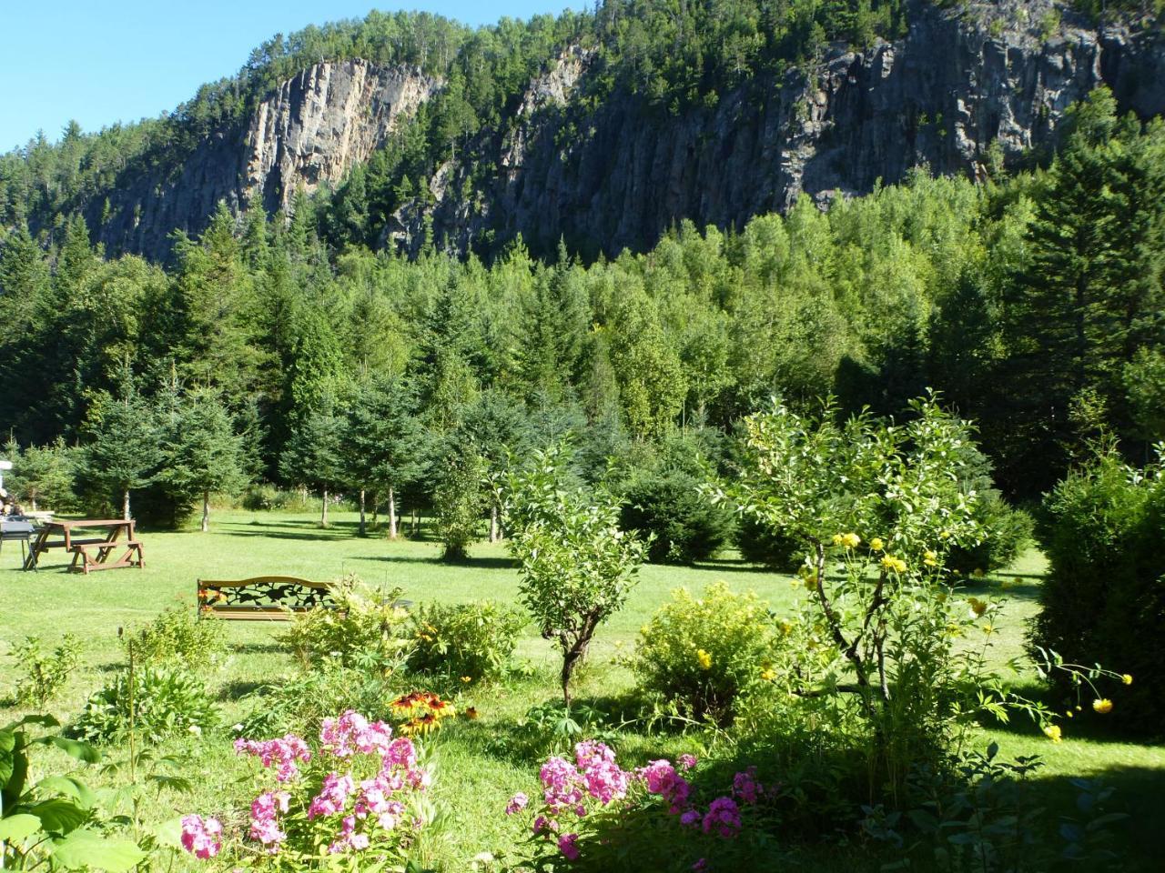 B&B Les Deux Pignons Petit-Saguenay Esterno foto